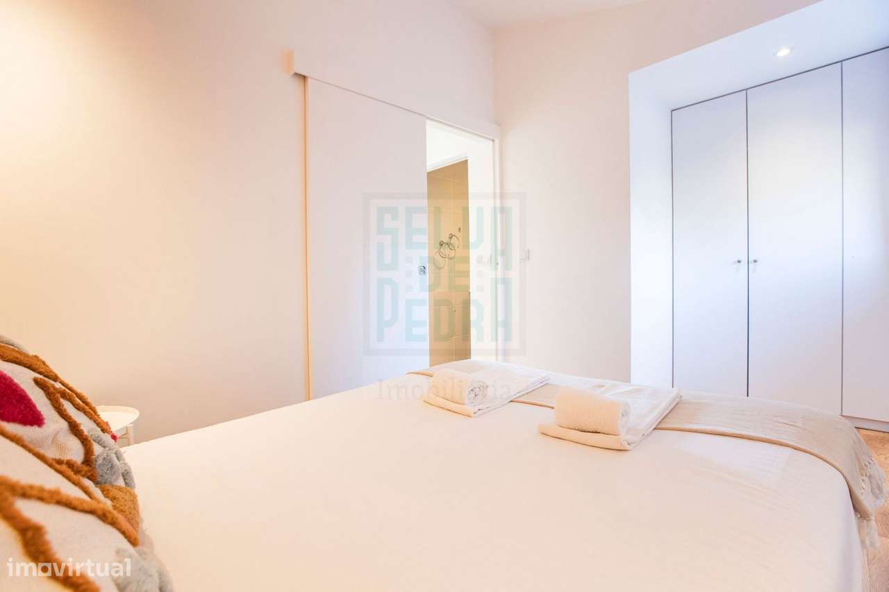 Moradia V2 mobilada e equipada para AL-24