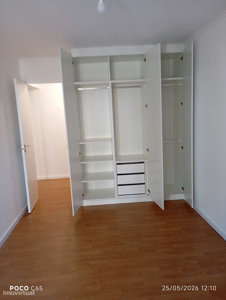 T2 com garagem, elevador e eficiência energética B--11