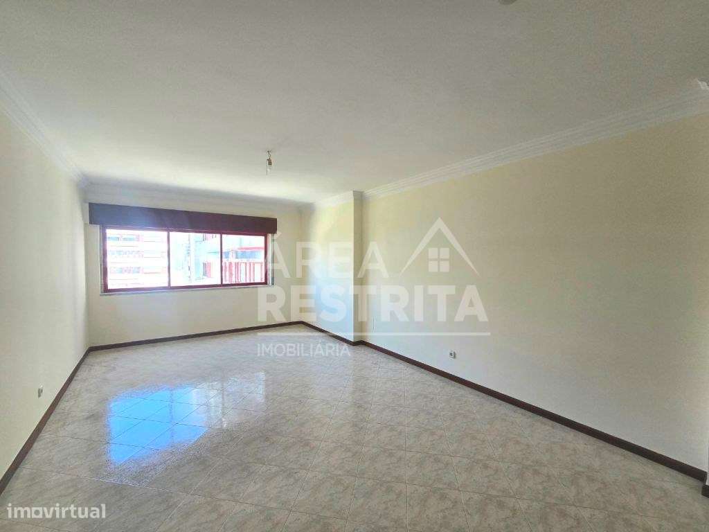 Apartamento T2 c/Parqueamento, na Cavaleira - Algueirão-6