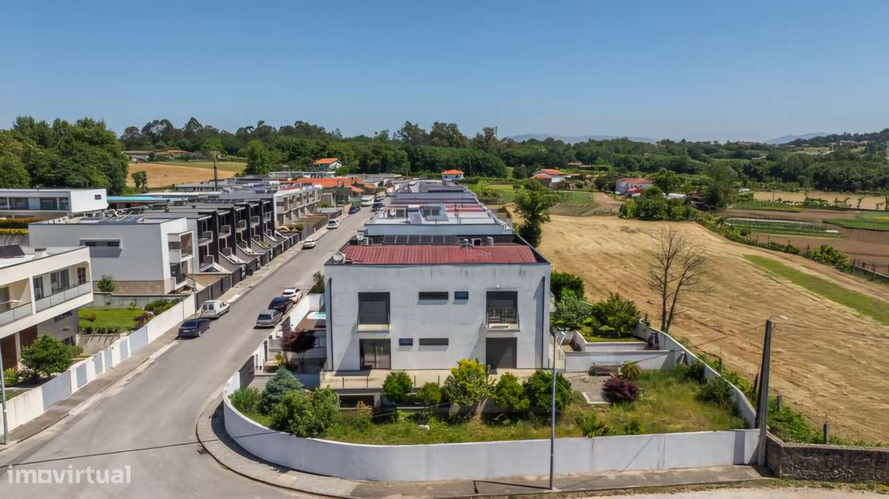 Moradia T4 com 2 Suites em Dume - Braga-40