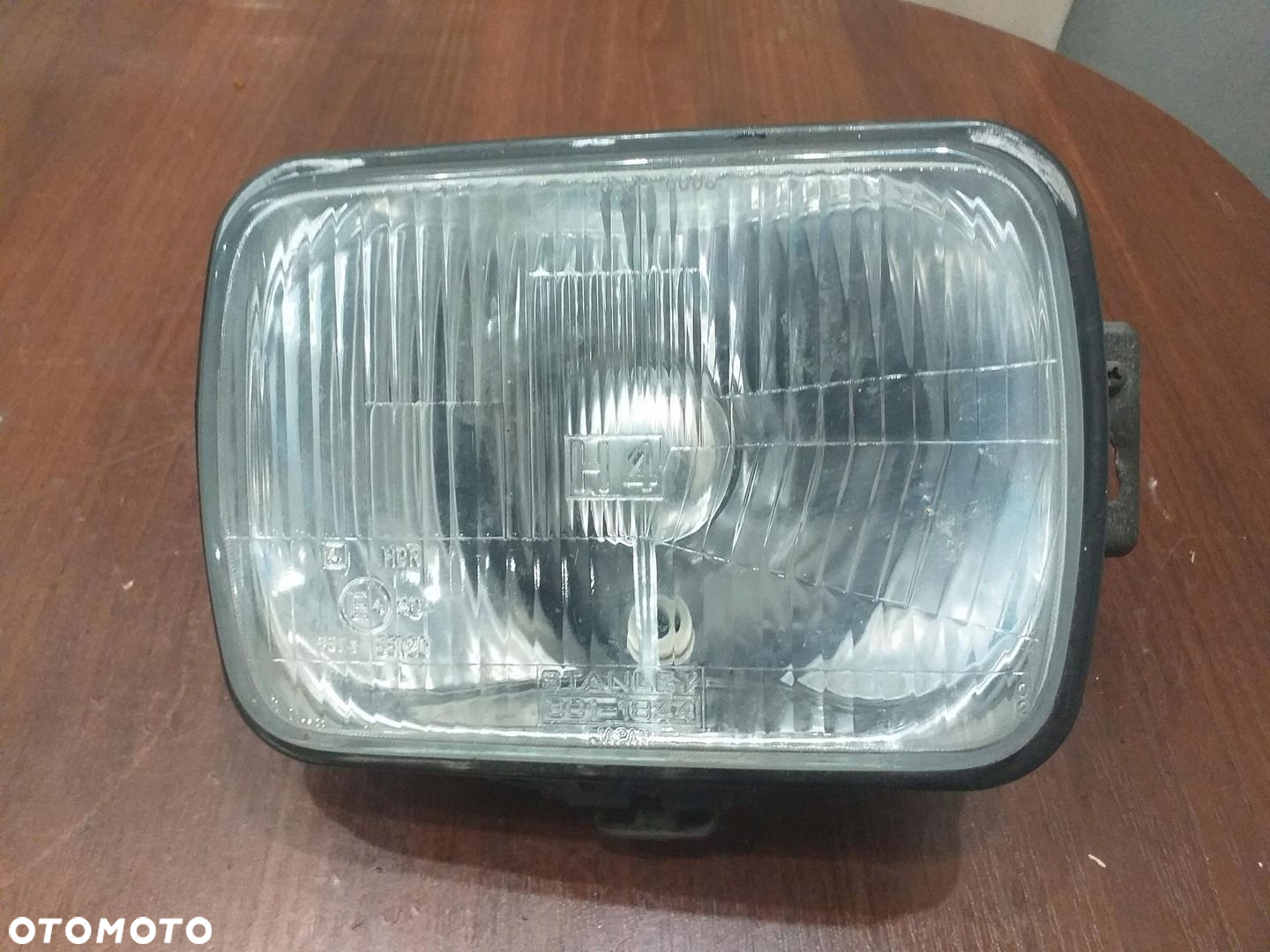 REFLEKTOR LAMPA PRZÓD HONDA VF 750 RC15 - 2