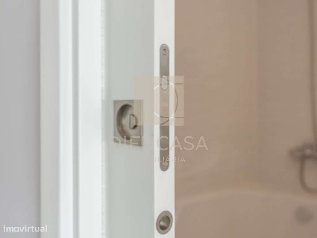 Moradia Com Garagem e Piscina Pronta a Habitar-26