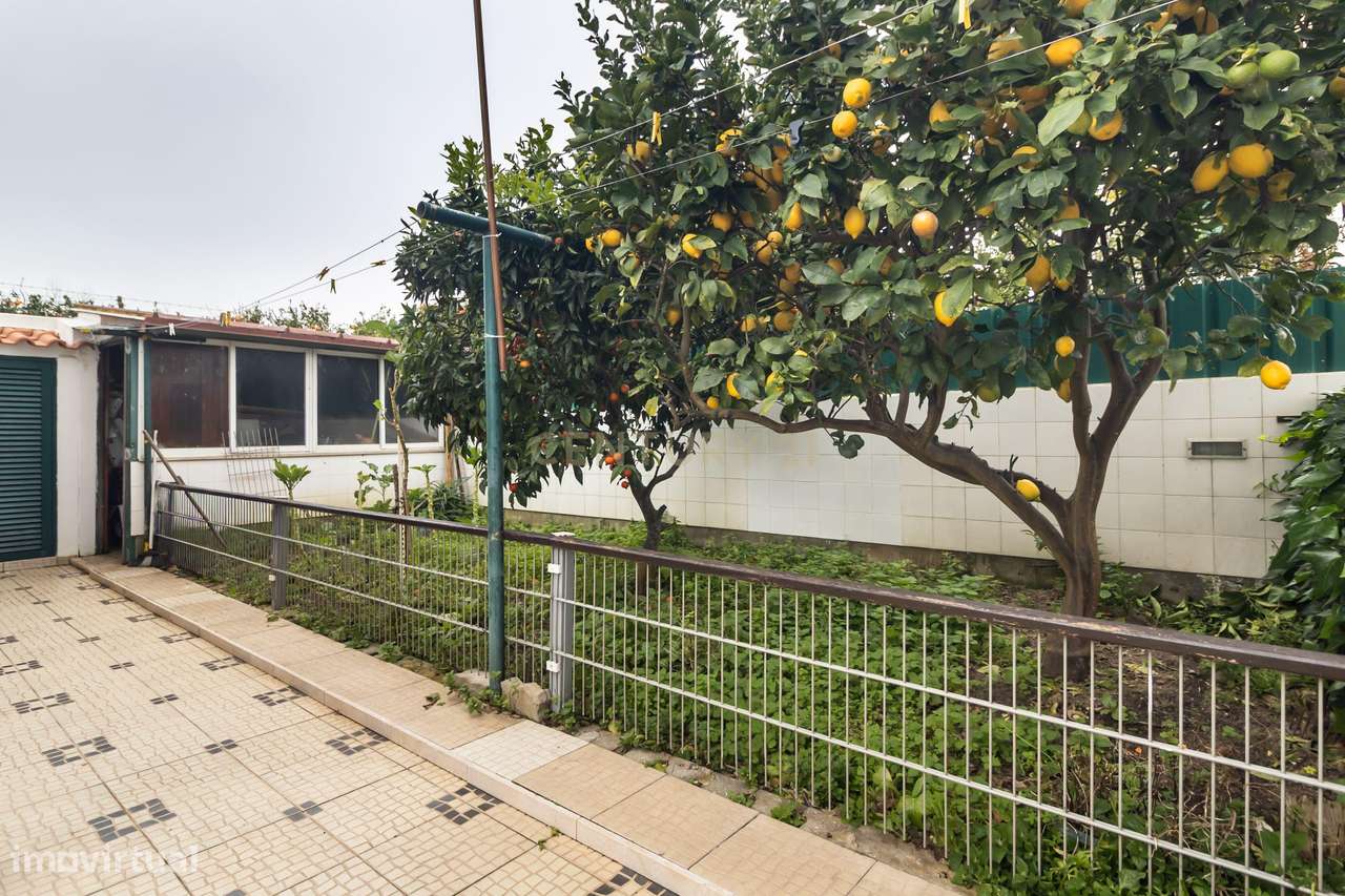 Moradia T4 Independente com garagem e jardim em Setúbal-45