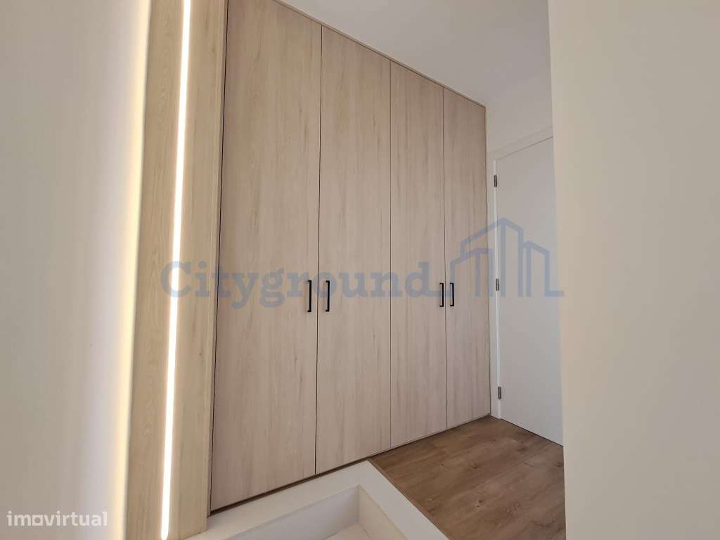 Moradia Geminada com 2 suítes junto à praia dos Supertubos-10