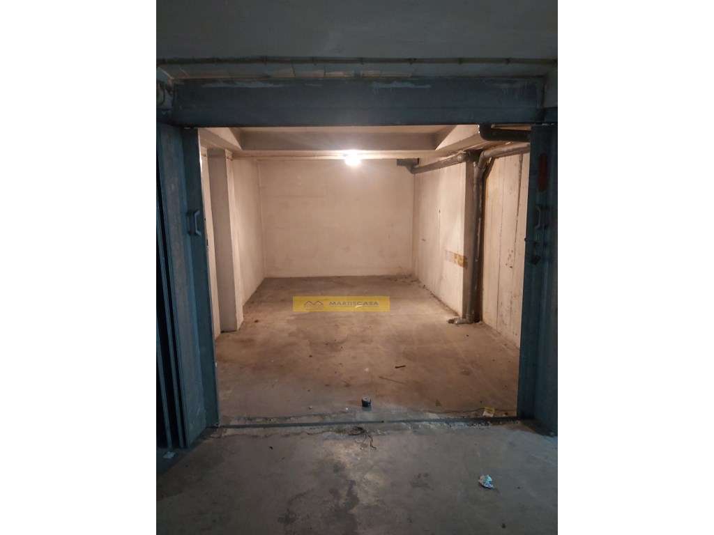 Garagem fechada c/20 m2 - Tapada das Mercês - Grande imagem: 2/7