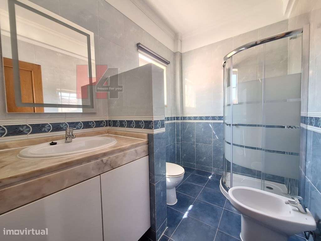 Moradia T4 com piscina inserida num terreno de 670m2 - Setúbal (OFE...-16