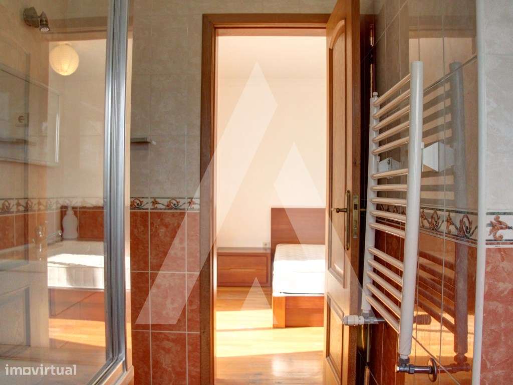 Apartamento T3 Oliveira do bairro-40