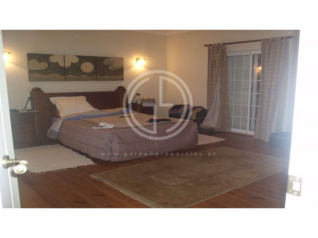 Moradia T4 com piscina localizada numa zona calma entre Loulé e Alm...-6