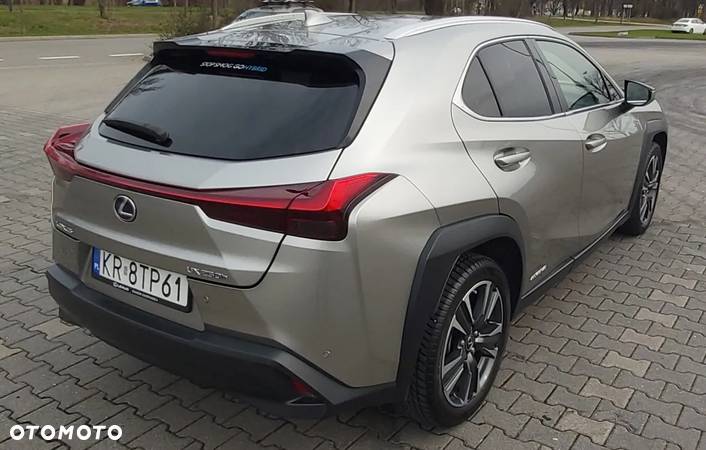 Lexus UX - 4