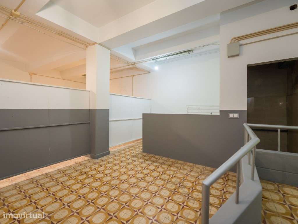 Loja para Investimento ou Comércio - Falagueira, Amadora-32