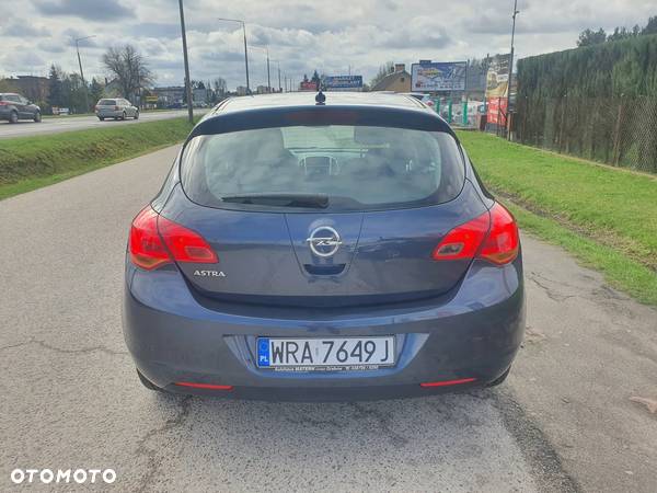 Opel Astra 1.6 150 Jahre - 7