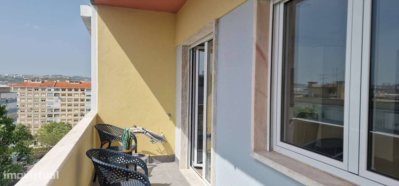 Apartamento T3 de Luxo e Modernidade no Coração de Benfica com Vista p-36