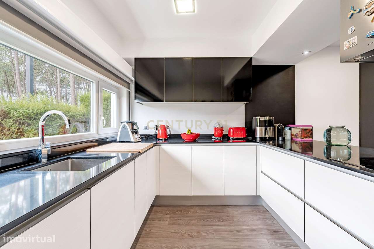 Moradia contemporânea na Aroeira | Luz natural, conforto e eficiência-22