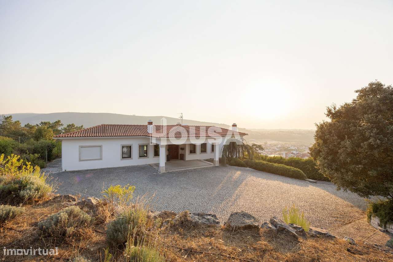 Magnífica Moradia T3+1 com Piscina – Porto de Mós-3
