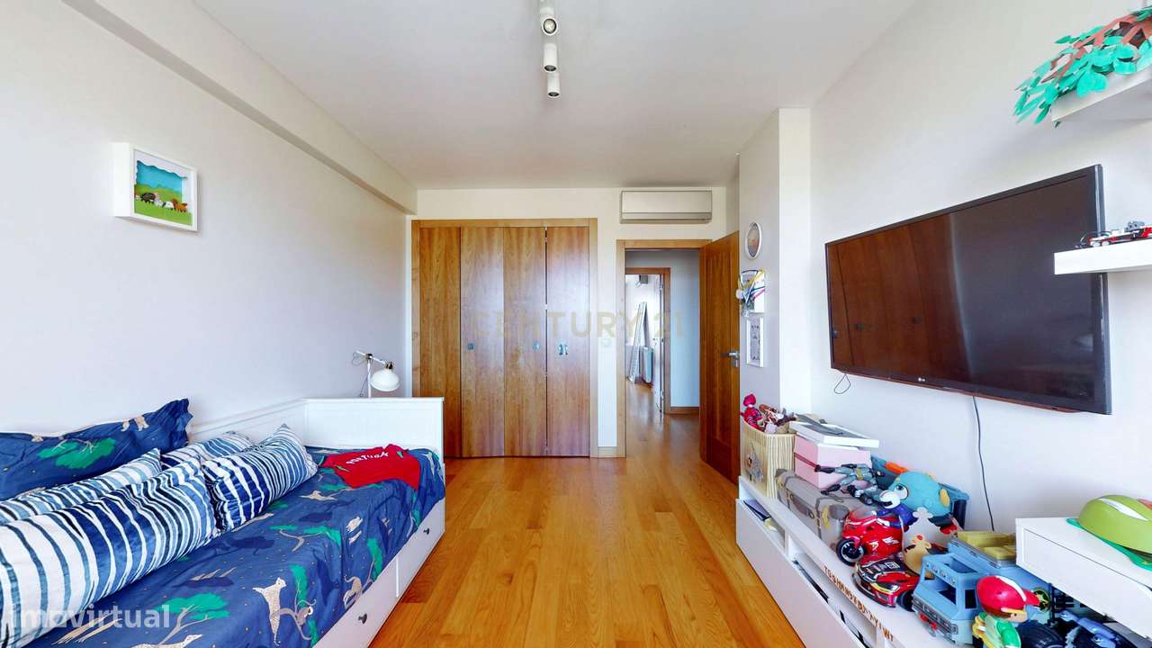 Apartamento T4 no Infantado de excelência, conforto e vista sobre a le-34