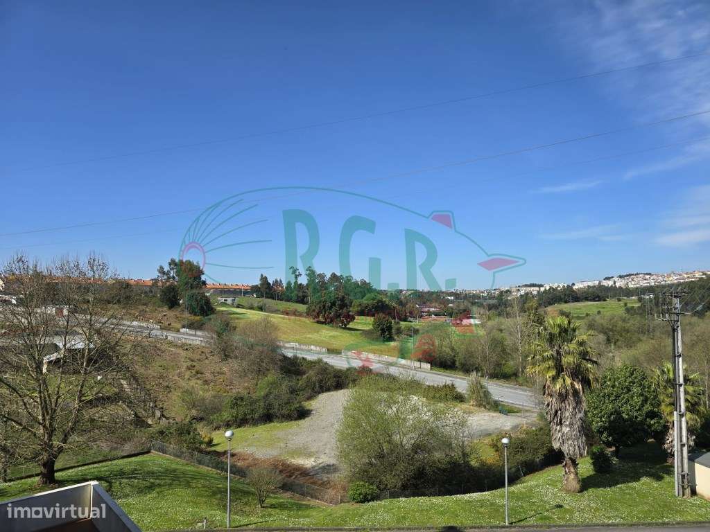 T2 C/ Lg Garagem e Arrúmos - Ao IC9/A43-4