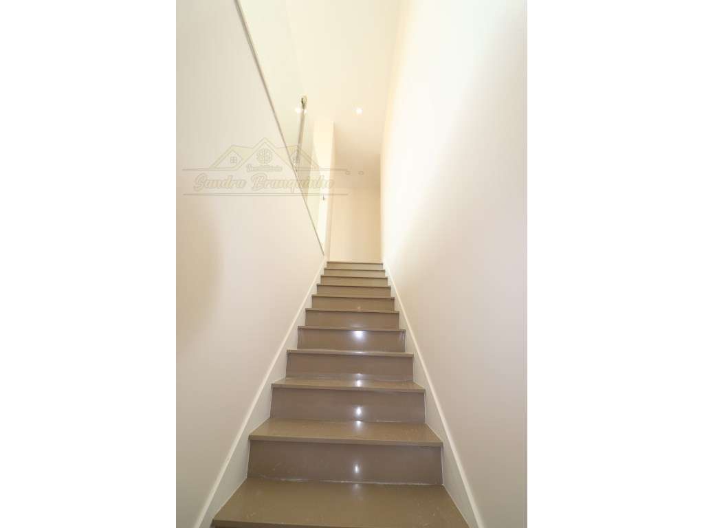 Moradia T5(NOVA) com Piscina-28