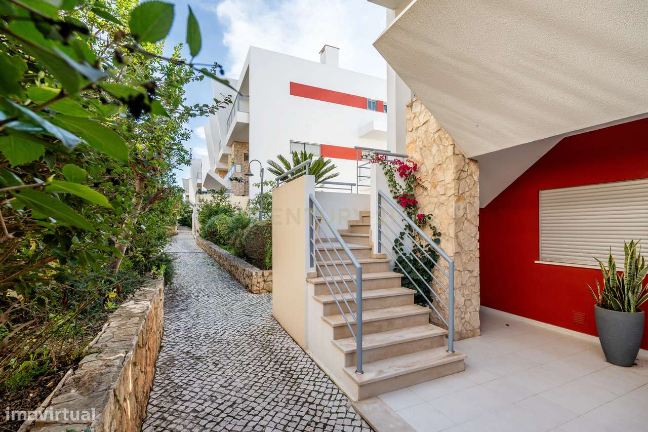 DUPLEX T2 DE CANTO COM AMPLAS VARANDAS E GARAGEM PERTO DA PRAIA!-8