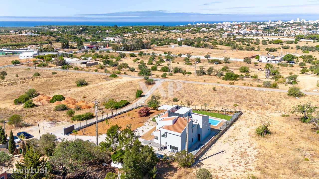 Moradia V5+2 com piscina, Fonte Santa, Quarteira - Grande imagem: 3/38