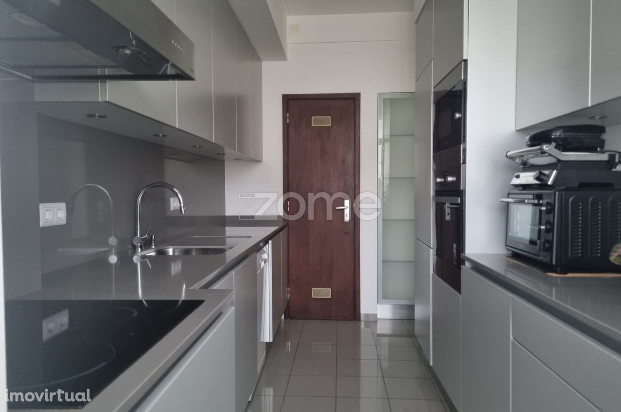 Apartamento T2, Arrendamento, Praça Velasquez, Porto