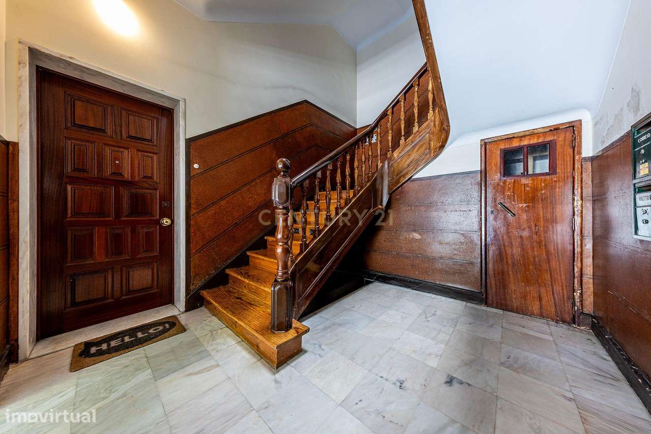 Apartamento T2 na Estrada das Laranjeiras com logradouro-8