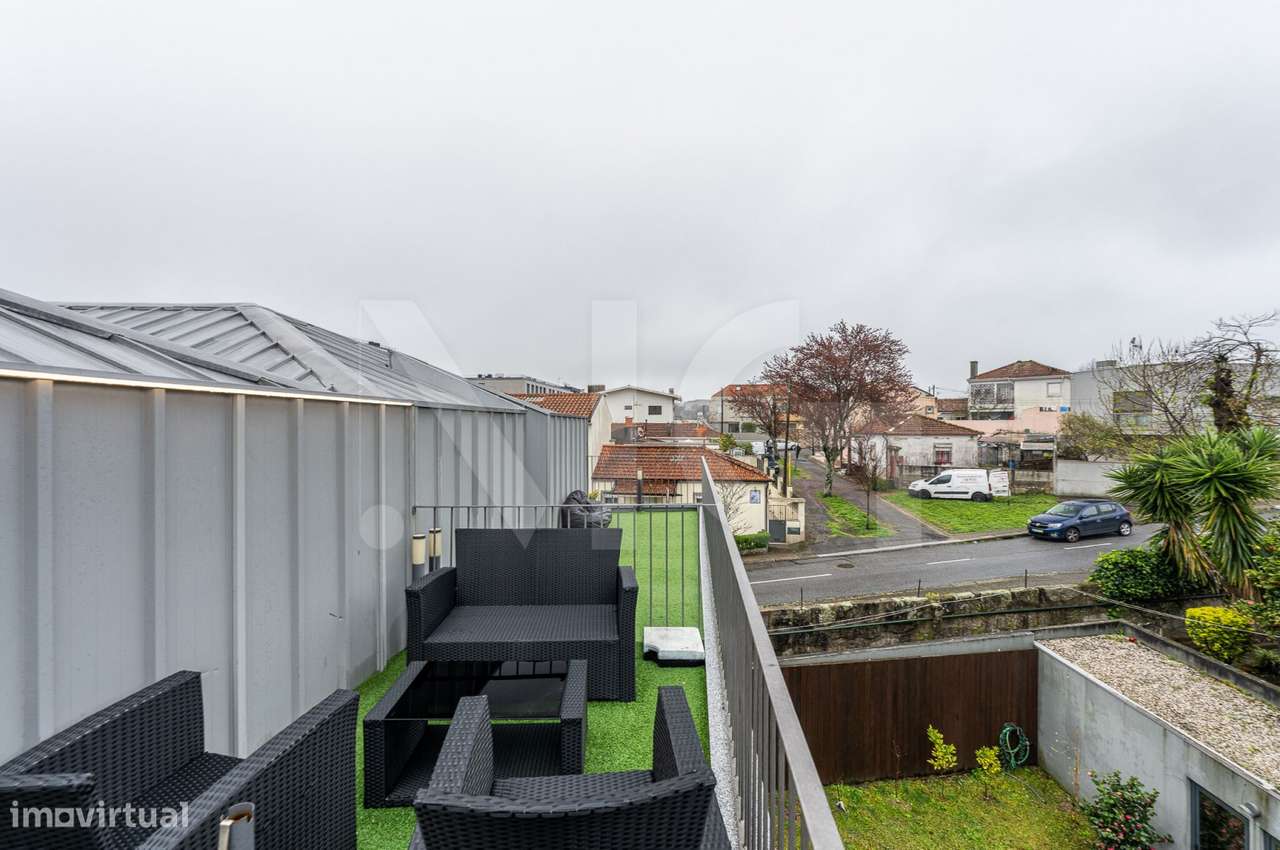 Moradia T3 com pátio, anexos e garagem em Paranhos - Porto-44