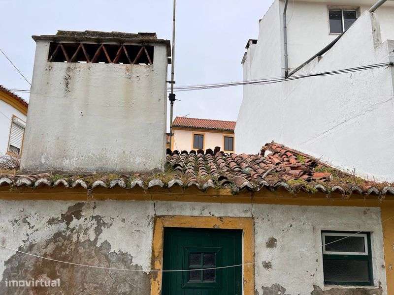 Predio para Recuperação no Rossio, Abrantes - 29900€ - Grande imagem: 4/8