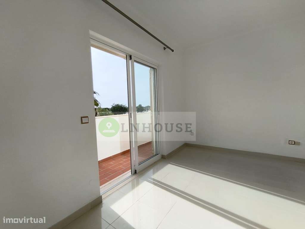 Moradia T4 com piscina e garagem - Castro Marim-37