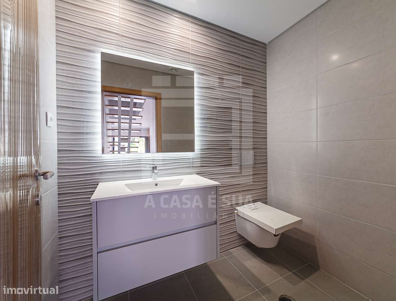 Moradia T3+1 nova com 3 frentes em Lobão, S.M.Feira - Grande imagem: 4/19