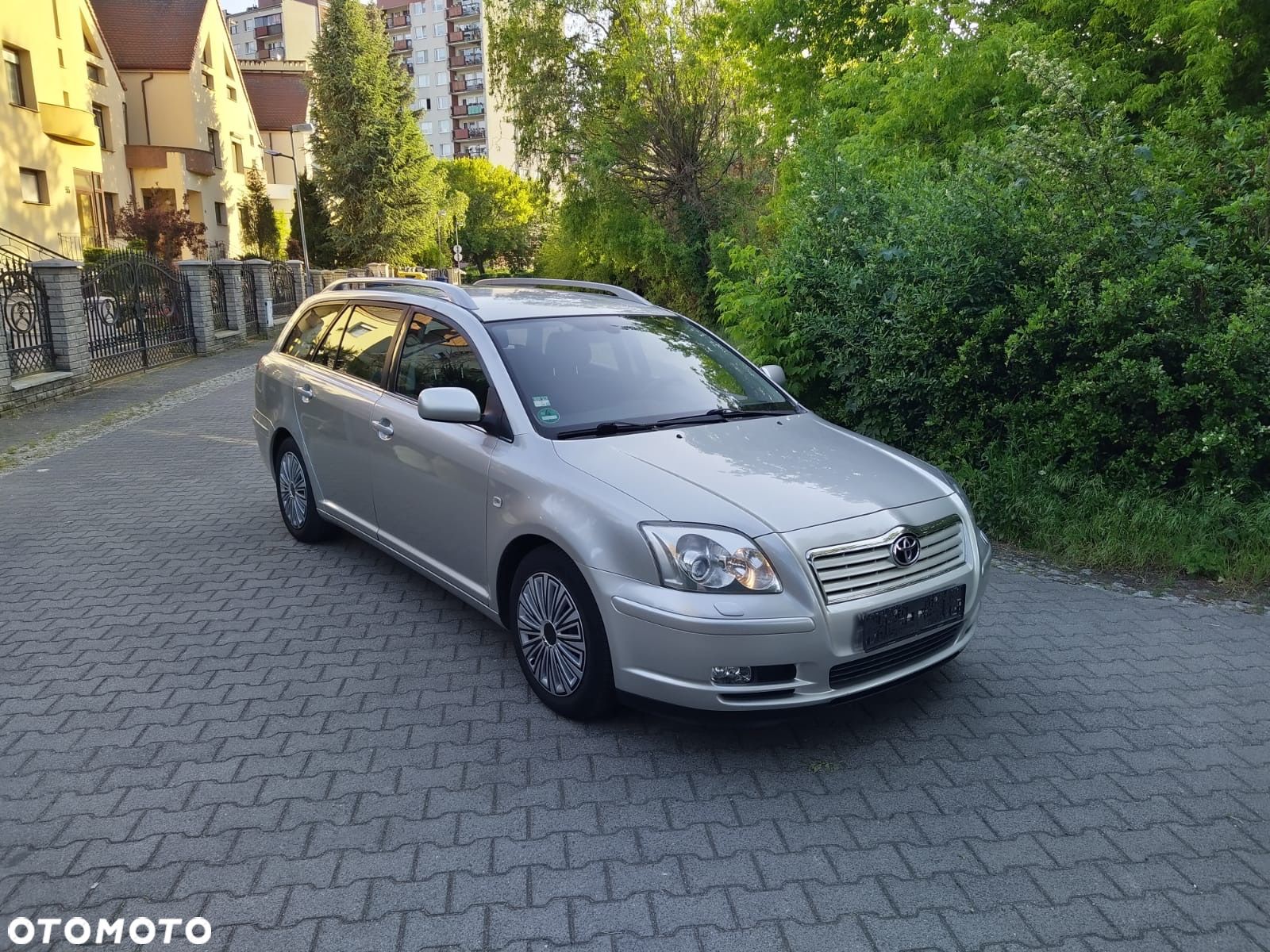 Toyota Avensis 1.8 VVT-i Combi Sol - 1