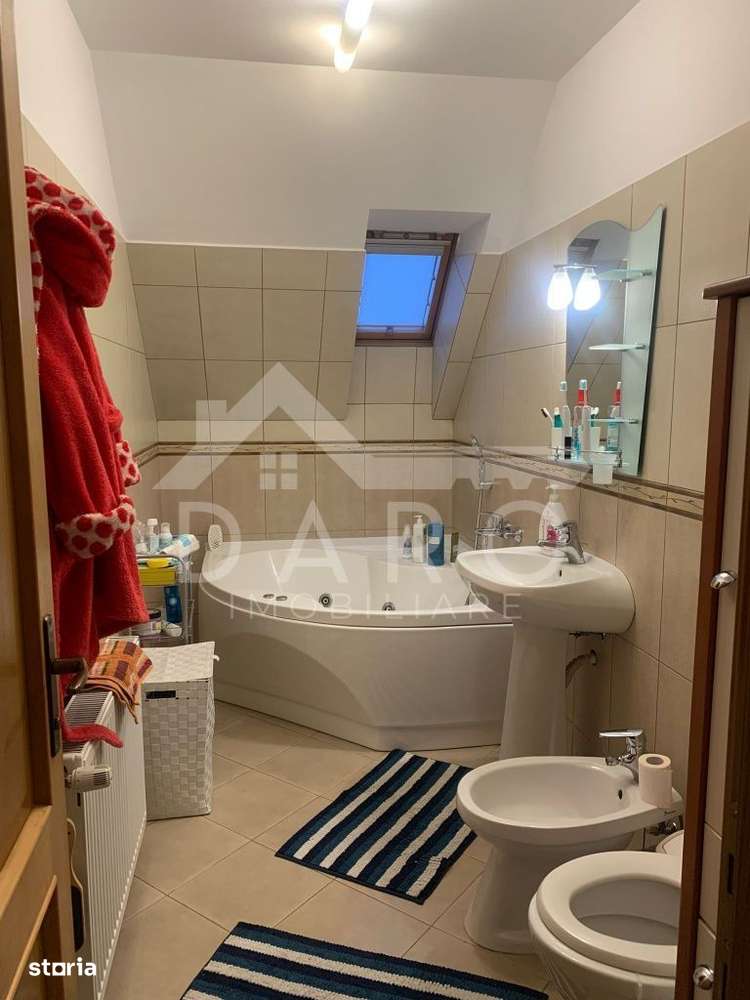 Se inchiriaza casa 3 dormitoare, living, dining, garaj Str Muntenia - Imagine principală: 5/8