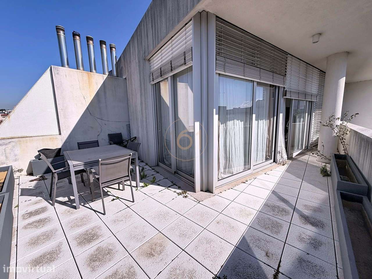 Apartamento T4 Duplex com Terraço e 4 Lugares de Garagem, com Possibil-18