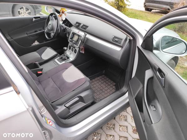 Volkswagen Passat 2.0 TDI Comfortline - 8