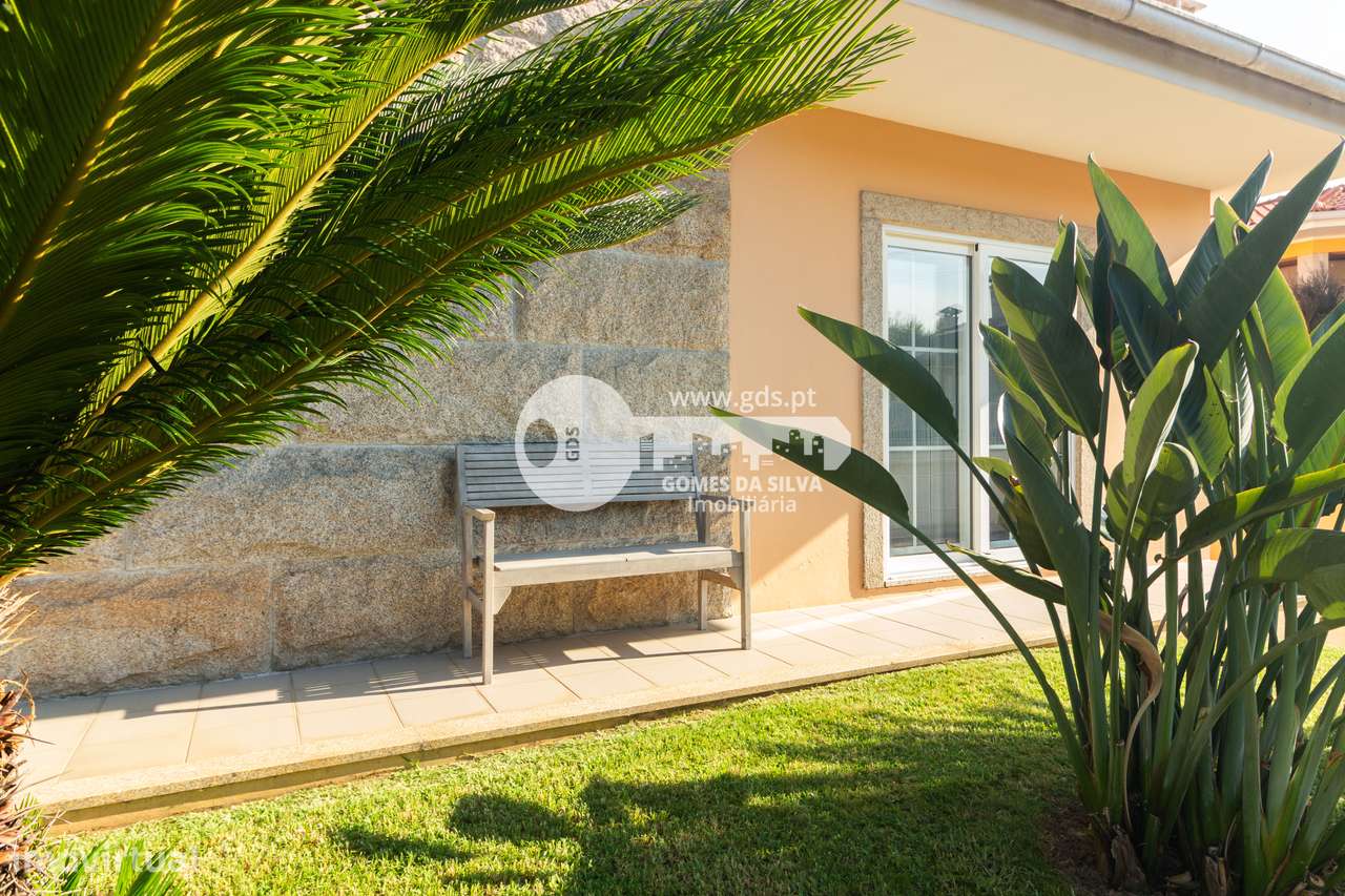 Moradia Individual T4+1 com Jardim e Churrasqueira em Este (São Pedro) - Grande imagem: 2/29