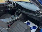 Alfa Romeo Giulia 2.0 Turbo - 13