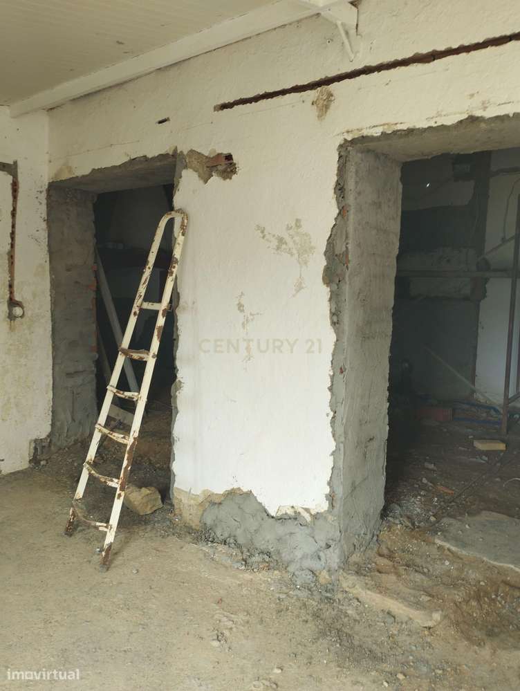 Oportunidade no coração do Alentejo! Moradia térrea T4 em Safara! Uma-51