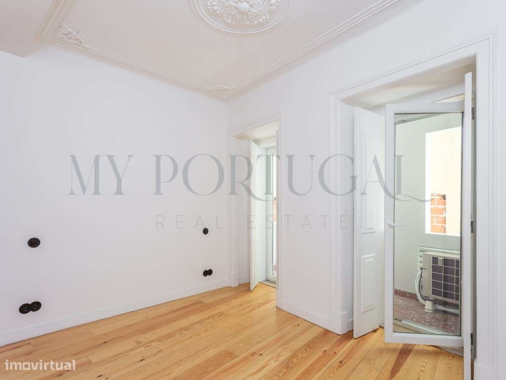 Conforto Urbano num T1 totalmente remodelado com varanda no coração...-11