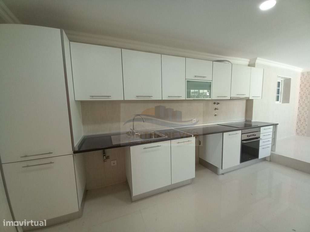 Moradia T3+T3 totalmente remodelada, com terraço, 4 casas de banho,...-9