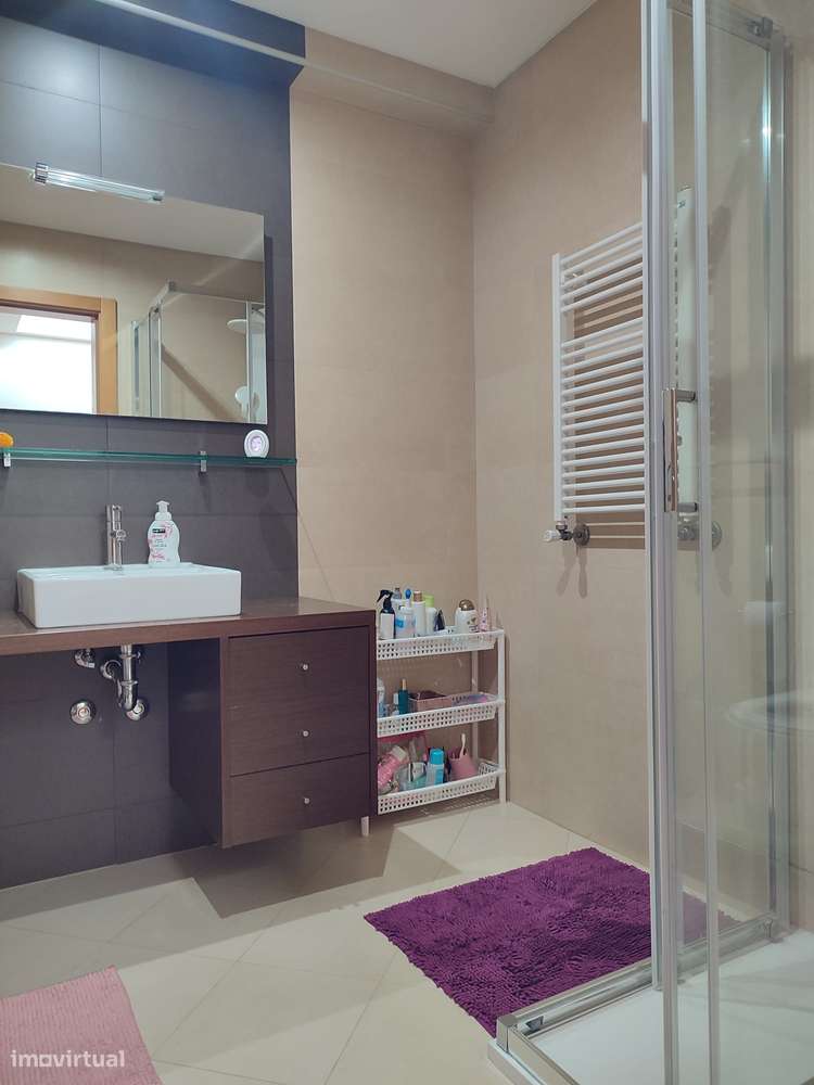 Moradia T4 (2 suites),cond. fechado, piscina, campo de jogos e ginásio-42