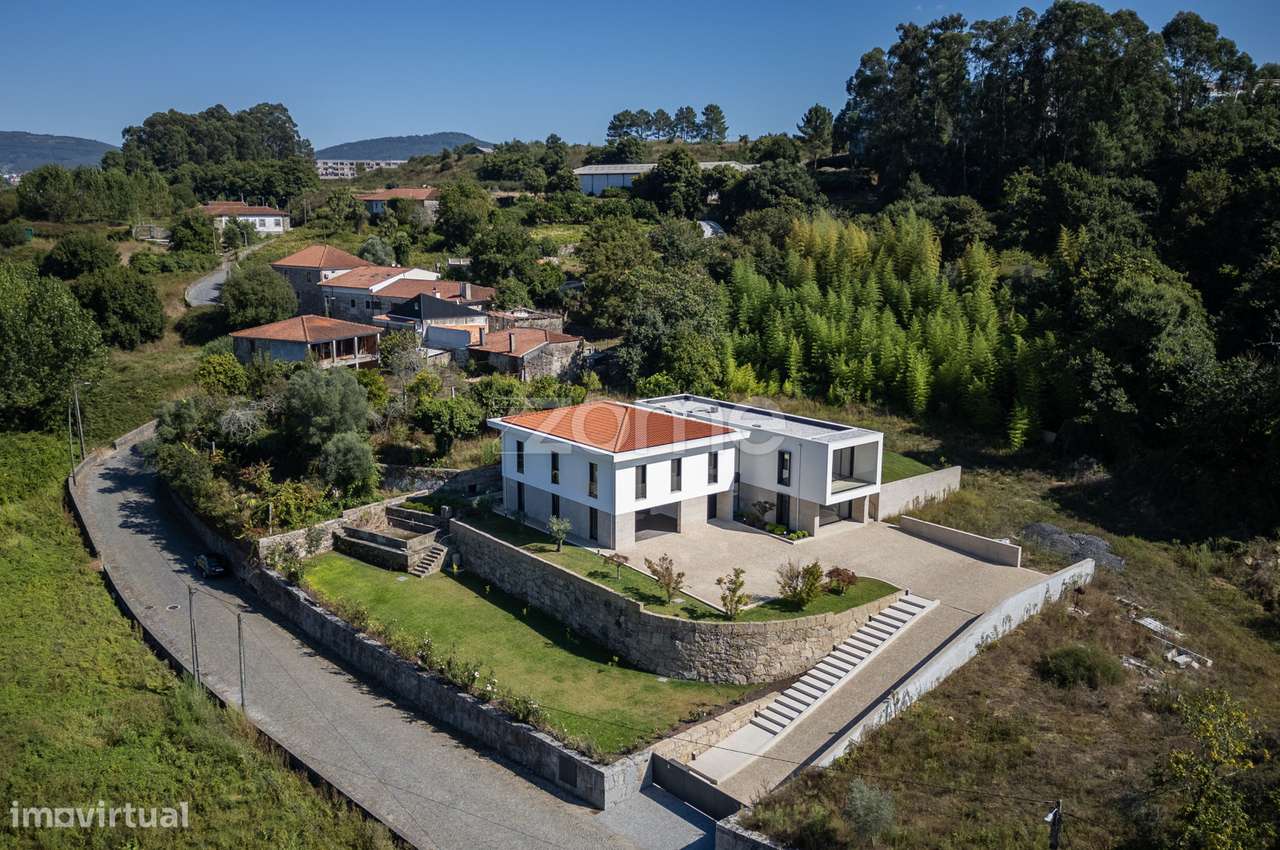 Moradia Individual T4 Nova Em Sequeira Braga