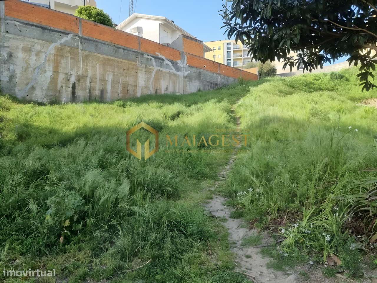 Terreno com Projeto Aprovado para Moradia T3 Pronto a Construir-5