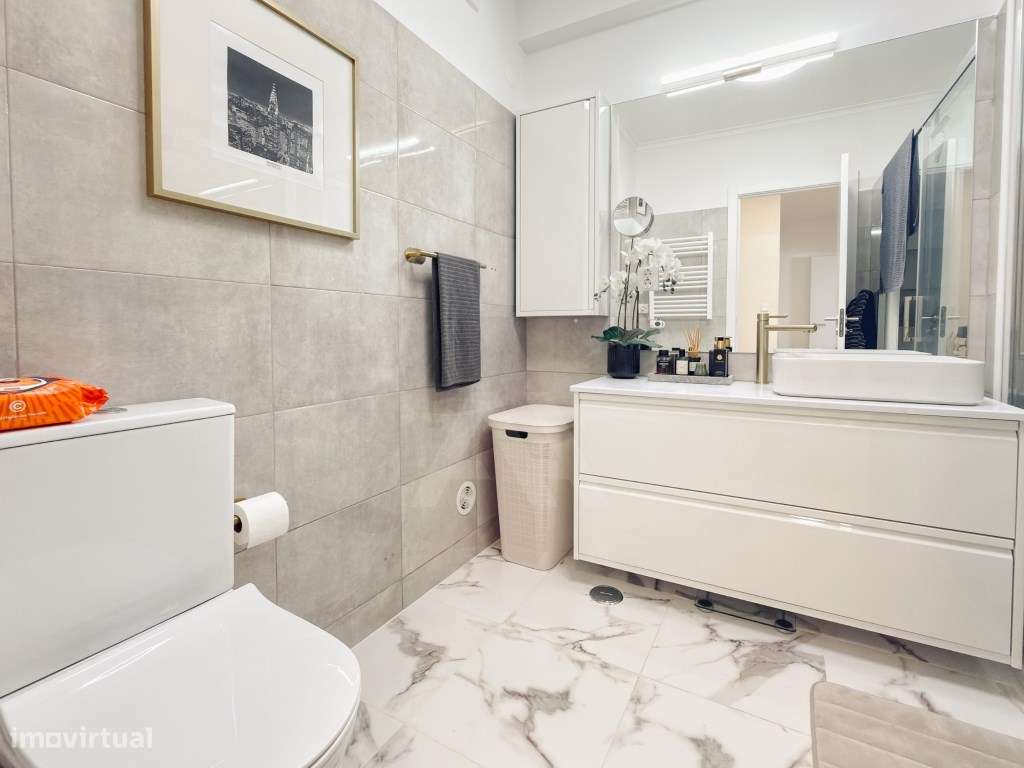 Apartamento T2 renovado e mobilado em Massamá com 107 m² e arrecadação-26