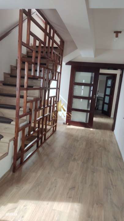 Vanzare/Inchiriere Vila 380 mp, 7 camere Corbeanca Ideal Gradinita/Cli - Imagine principală: 3/9