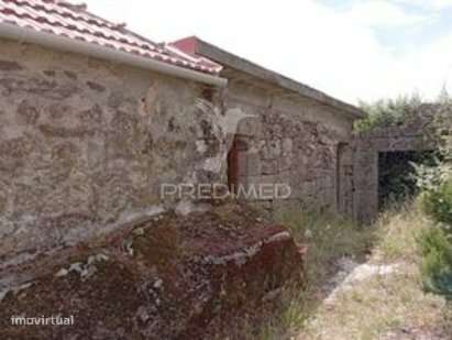 Moradia geminada em pedra granito p/ recuperar - Vila real - Grande imagem: 2/13