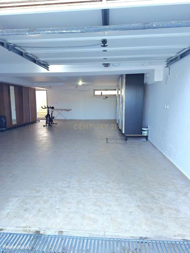 Moradia T3+1 em Alcochete: Luxo e Conforto!-1