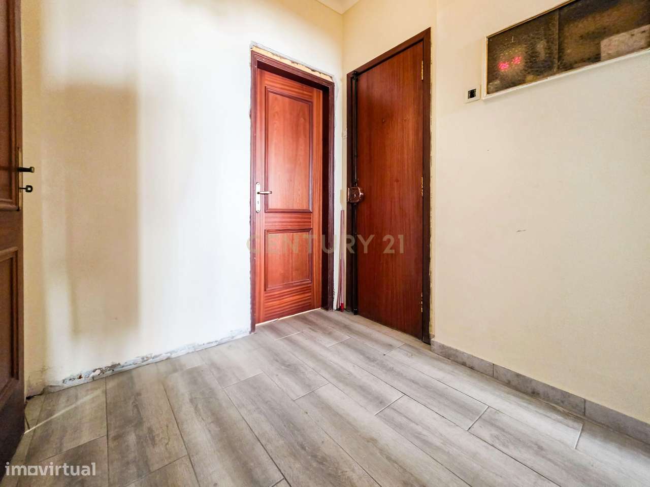 Apartamento T1 com Varanda em Localização Central-13