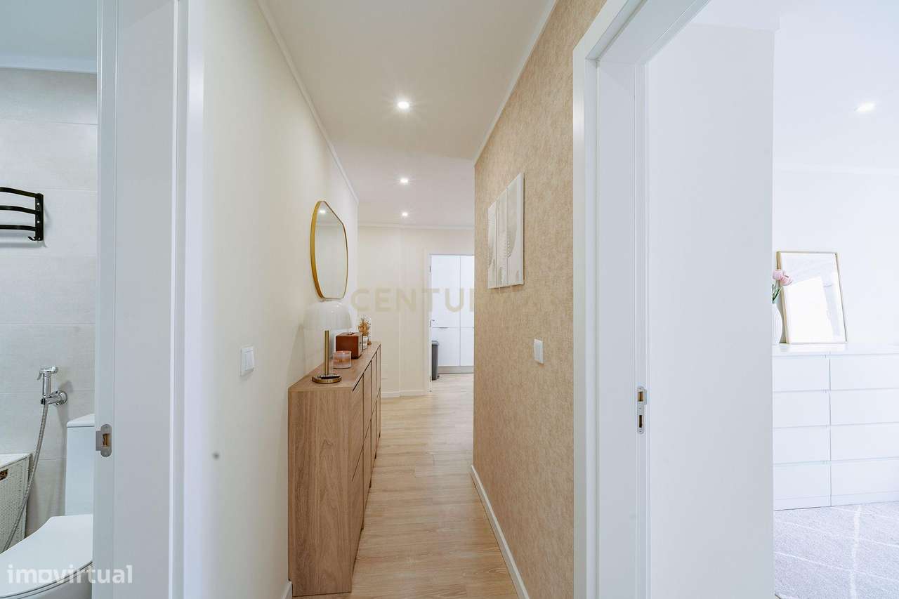 Apartamento T2 Remodelado na Torre da Marinha-13