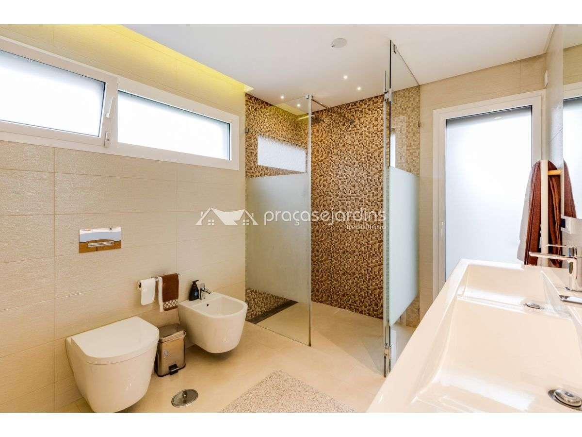 Moradia T5 Contemporânea e elevada eficiência energética – Amor, Le...-56