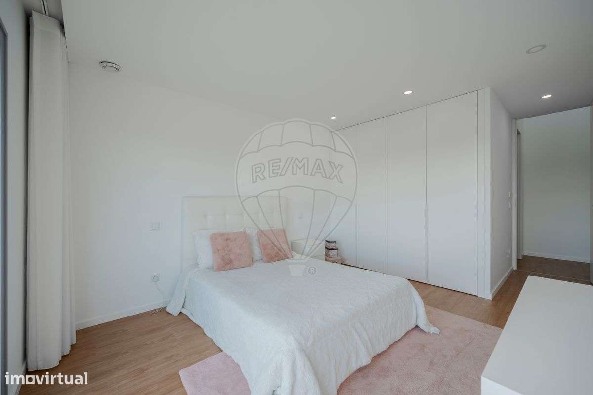 Moradia T3 de Sonho com Piscina Aquecida – Vila Verde-11