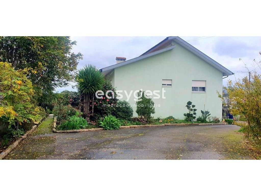 Moradia T4 com Ambientes Amplos e Terreno Espaçoso, Arear total 1576m² - Grande imagem: 5/37